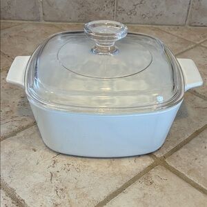 CorningWare 1-1/2 qt. White Baking dish with lid EUC